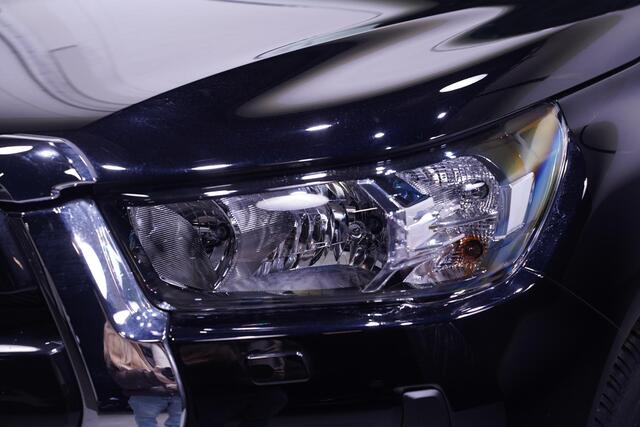 Toyota HI-LUX Hilux 2.4 D4-D 150 pk 4x4 Automaat Grijs Kenteken BPM Vrij, Camera, Apple Carplay, 17" LMV, Cruise control, 2-Zits