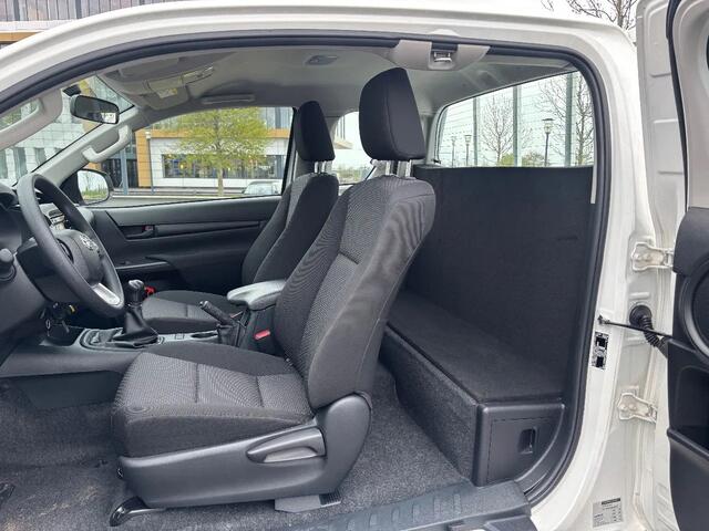 Toyota HI-LUX Hilux 2.4 D-4D Comfort 4x4 1.5Cab NIEUW 3500KG Trekgewicht BPM VRIJ