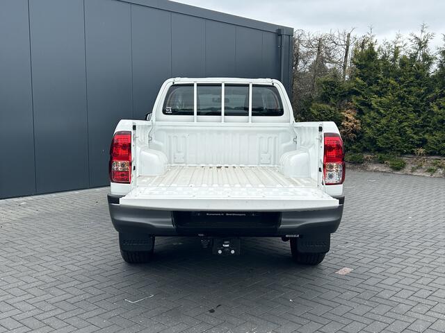 Toyota HI-LUX HiLux 2.4 D-4D XTRA CAB / 3.5 TONS TREKHAAK / !! NIEUW !! BPM VRIJ / TREPLANKEN // 4x4 / AIRCO / CRUISE / 3.500 KG TREKGEWICHT