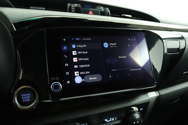 Toyota HI-LUX HiLux 2.8 D-4D Double Cab Hybrid Invincible | Adaptive Cruise Control | Automaat | Navigatie | Parkeersensoren | Achteruitrijcamera | Lederen bekleding | Apple Carplay | Android Auto |