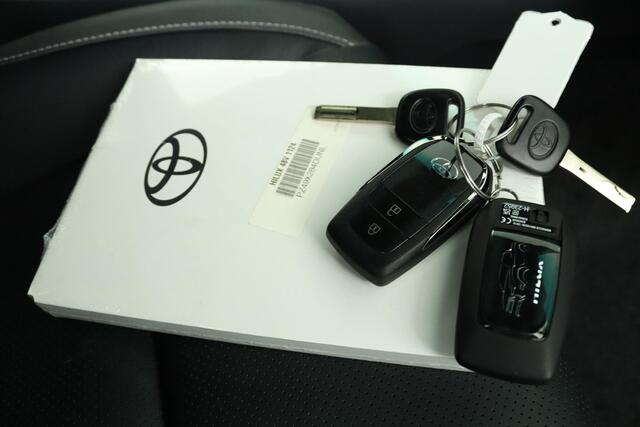 Toyota HI-LUX HiLux 2.8 D-4D Double Cab Hybrid Invincible | Adaptive Cruise Control | Automaat | Navigatie | Parkeersensoren | Achteruitrijcamera | Lederen bekleding | Apple Carplay | Android Auto |
