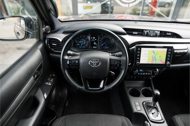 Toyota HI-LUX HiLux 2.8 D-4D Xtra Cab Invincible