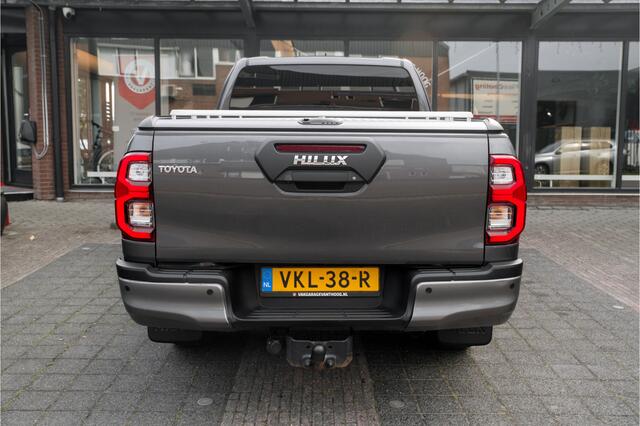 Toyota HI-LUX HiLux 2.8 D-4D Xtra Cab Invincible