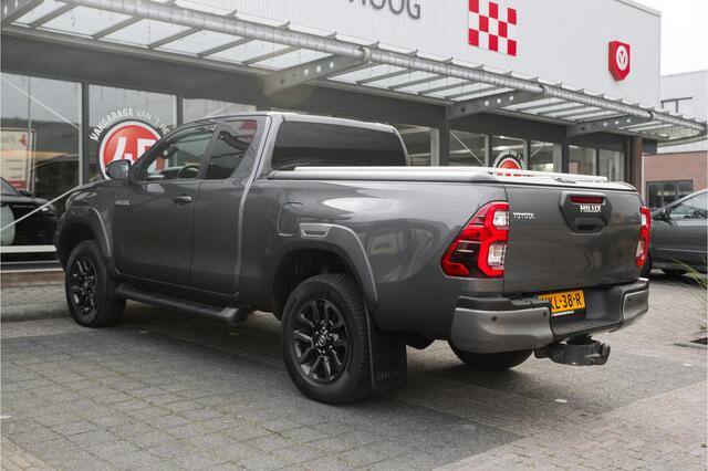 Toyota HI-LUX HiLux 2.8 D-4D Xtra Cab Invincible