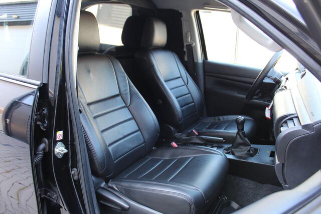 Toyota HI-LUX HiLux 2.4 150Pk D-4D-F 4x4 Double Cab Cool Comfort | GRIJS KENTEKEN