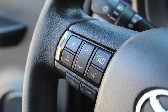 Toyota HI-LUX HiLux 2.4 150Pk D-4D-F 4x4 Double Cab Cool Comfort | GRIJS KENTEKEN