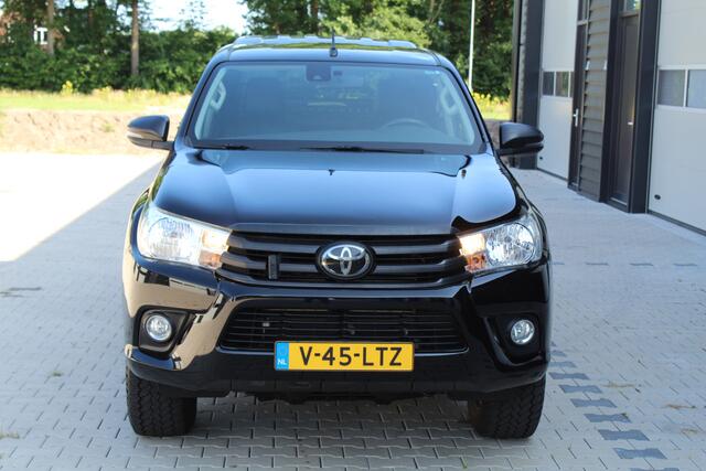 Toyota HI-LUX HiLux 2.4 150Pk D-4D-F 4x4 Double Cab Cool Comfort | GRIJS KENTEKEN