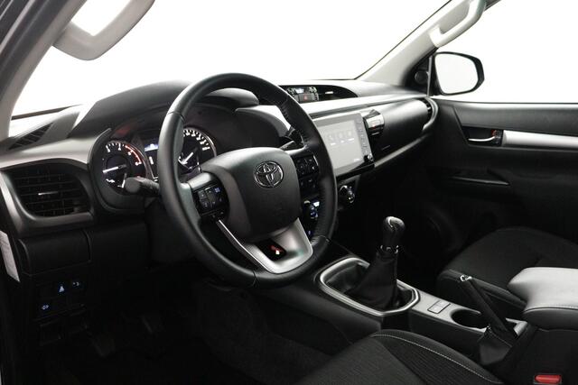 Toyota HI-LUX HiLux 2.4 D-4D Xtra Cab Professional | Apple CarPlay, Android Auto | Parkeercamera | Rollbar RVS |