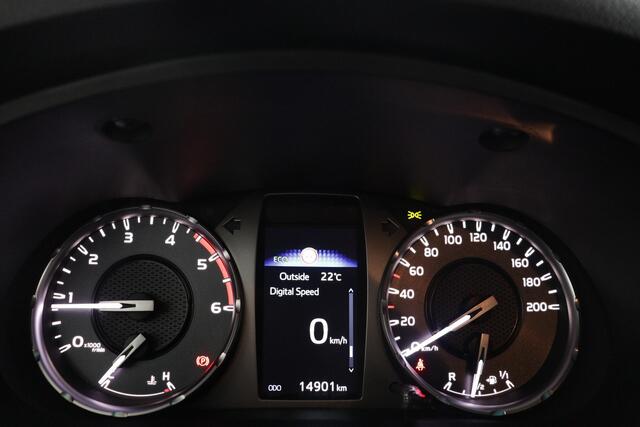 Toyota HI-LUX HiLux 2.4 D-4D Xtra Cab Professional | Apple CarPlay, Android Auto | Parkeercamera | Rollbar RVS |