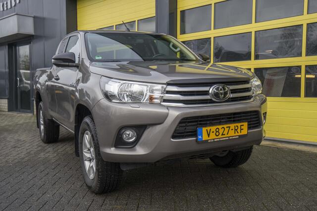 Toyota HI-LUX HiLux 2.4 D-4D-F Xtra Cab Professional Navi