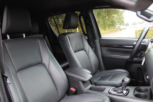 Toyota HI-LUX HiLux 2.4 D-4D Double Cab Executive VAN Automaat | Rijklaar | Hardtop | Stoelverwarming | Trekhaak | Navi | Bluetooth | Leder |