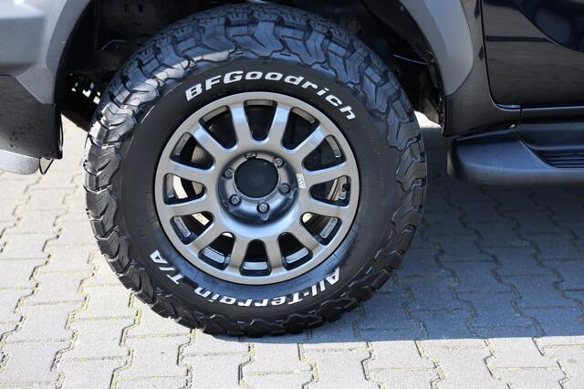 Toyota HI-LUX 2.8 D-4D X-TRA CAB INVINCIBLE A/T 4WD VAN