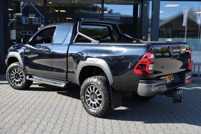 Toyota HI-LUX 2.8 D-4D X-TRA CAB INVINCIBLE A/T 4WD VAN