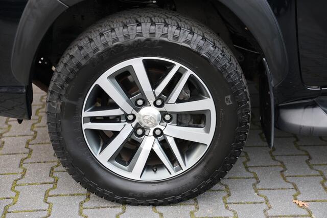 Toyota HI-LUX 2.4 D-4D DUBBEL CABIN LIMITED BE TREKKER A/T 5SITZ VAN