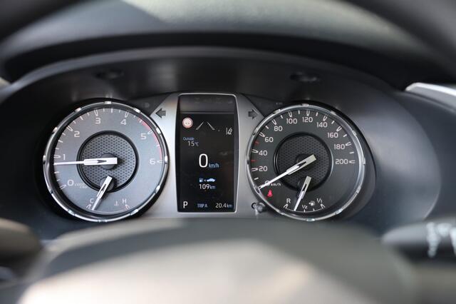 Toyota HI-LUX 2.4 D-4D DUBBEL CABIN COMFORT A/T 5 SITZ 4WD