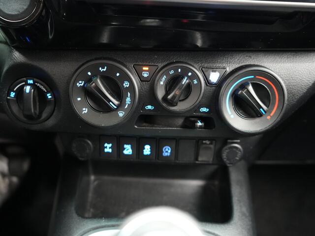 Toyota HI-LUX HiLux 2.4 D-4D-F Xtra Cab Professional