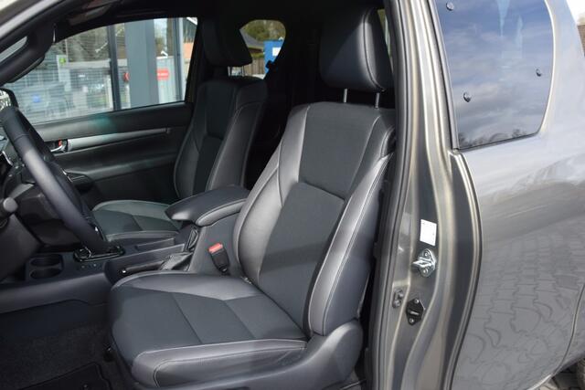 Toyota HI-LUX 2.8 D-4D X-TRA CAB INVINCIBLE A/T VAN