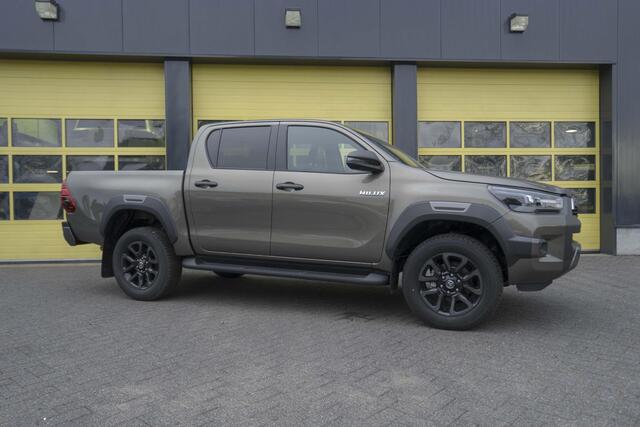 Toyota HI-LUX HiLux 2.8 D-4D Double Cab Hybrid Invincible JBL Camera
