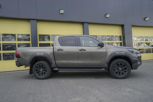 Toyota HI-LUX HiLux 2.8 D-4D Double Cab Hybrid Invincible JBL Camera