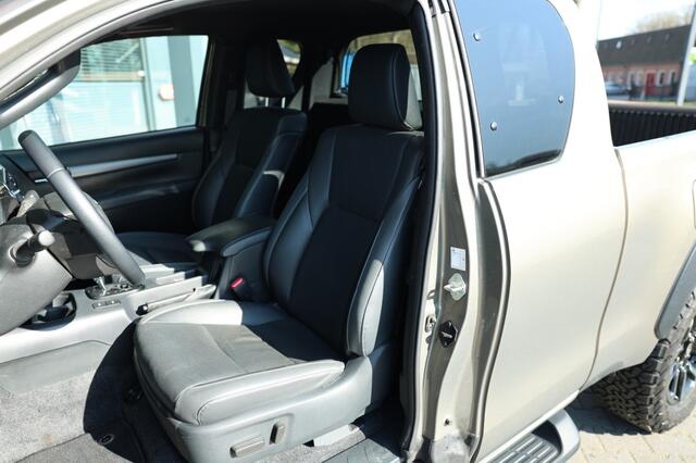 Toyota HI-LUX 2.8 D-4D X-TRA CAB INVINCIBLE A/T 4WD VAN