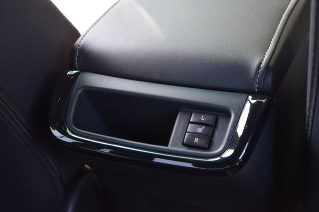 Toyota HI-LUX 2.8 D-4D DUBBEL CABIN 48V HYBRIDE INVINCIBLE A/T 4WD