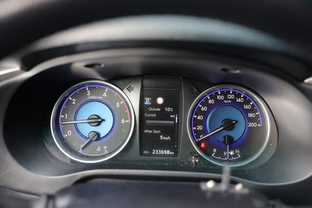 Toyota HI-LUX 2.4 D-4D DUBBEL CABIN PROFESSIONAL A/T 2 ZITS 4WD VAN