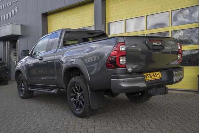 Toyota HI-LUX HiLux 2.8 D-4D Xtra Cab Invincible
