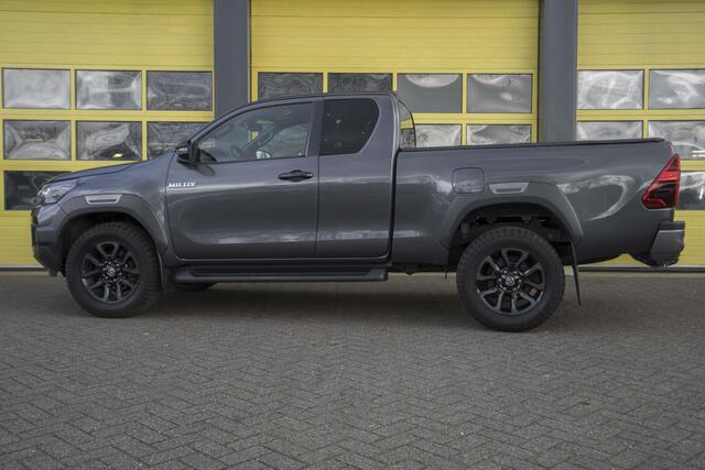 Toyota HI-LUX HiLux 2.8 D-4D Xtra Cab Invincible