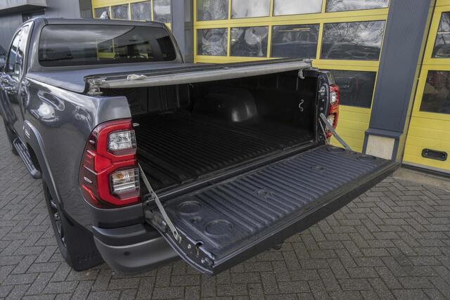 Toyota HI-LUX HiLux 2.8 D-4D Xtra Cab Invincible