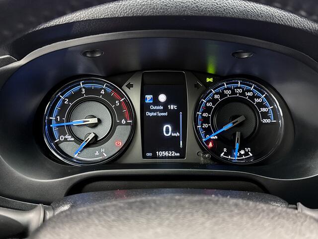 Toyota HI-LUX HiLux 2.8 D-4D Xtra Cab Invincible 204pk Adaptieve cruisecontrol Trekhaak Navigatie Camera Stoelverwarming