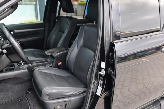 Toyota HI-LUX 2.8 D-4D DUBBEL CABINE INVINCIBLE A/T 4WD 2 ZITS VAN