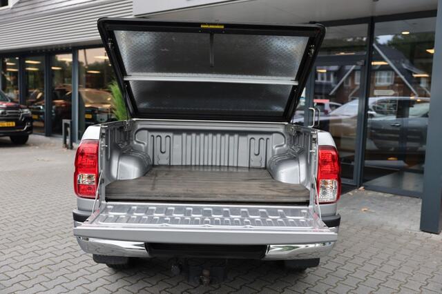 Toyota HI-LUX 2.4 D-4D DUBBEL CABIN PROFESSIONAL A/T 2 ZITS 4WD VAN
