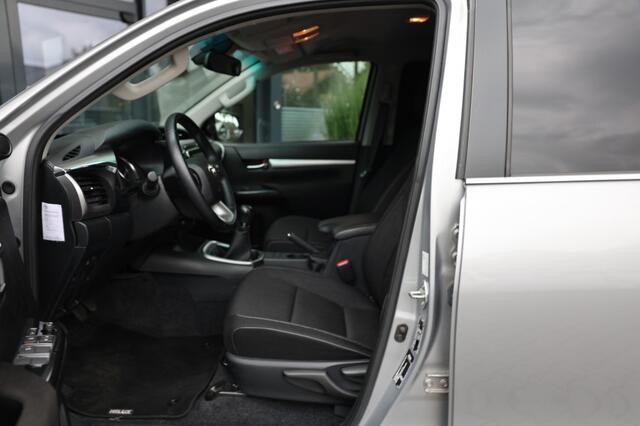 Toyota HI-LUX 2.4 D-4D DUBBEL CABIN PROFESSIONAL A/T 2 ZITS 4WD VAN