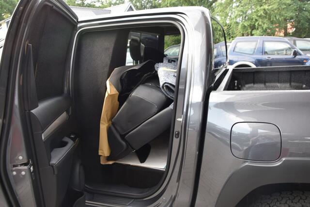 Toyota HI-LUX 2.8 D-4D DUBBEL CABIN 48V HYBRIDE INVINCIBLE A/T 4WD 2 ZITS VAN