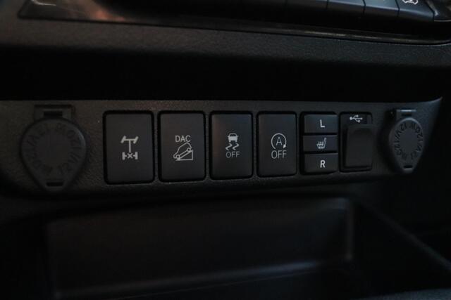Toyota HI-LUX HiLux 2.4 D-4D-F Xtra Cab Challenger, Subwoofer, Leder, Hardtop, DAC, Stoelverwarming, Trekhaak, Camera!