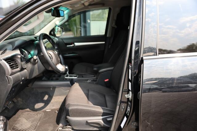 Toyota HI-LUX 2.8 D-4D DUBBEL CABIN PROFESSIONAL A/T 2 ZITS VAN 4WD