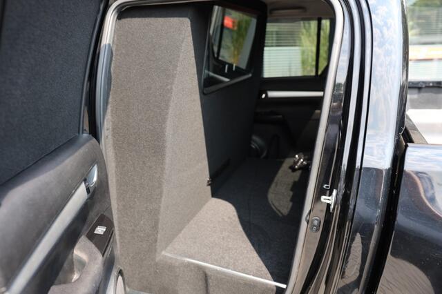 Toyota HI-LUX 2.8 D-4D DUBBEL CABIN PROFESSIONAL A/T 2 ZITS VAN 4WD