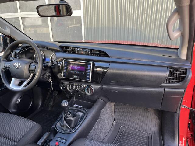 Toyota HI-LUX HiLux 2.4 D-4D-F Xtra Cab Cool Comfort Airco Trekhaak 3500kg trekgewicht Telefoonverbinding Pick-up Open laadbak 2-Persoons 4x4 Off-road Ex overheid