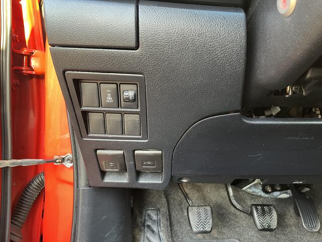 Toyota HI-LUX HiLux 2.4 D-4D-F Xtra Cab Cool Comfort Airco Trekhaak 3500kg trekgewicht Telefoonverbinding Pick-up Open laadbak 2-Persoons 4x4 Off-road Ex overheid