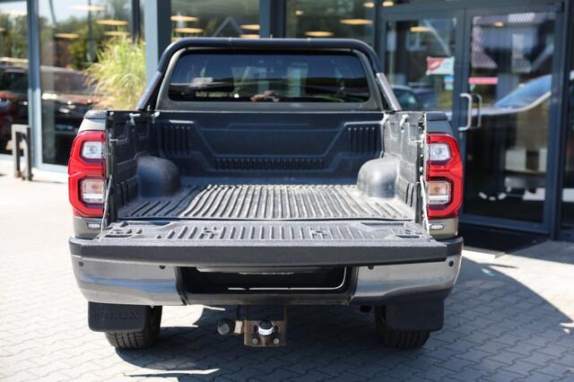 Toyota HI-LUX 2.8 D-4D X-TRA CAB INVINCIBLE A/T 4WD VAN