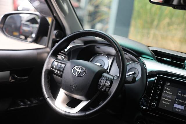 Toyota HI-LUX 2.8 D-4D DUBBEL CABIN PROFESSIONAL A/T 2 ZITS VAN 4WD