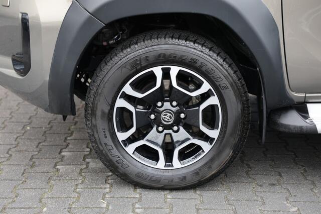 Toyota HI-LUX 2.8 D-4D DUBBEL CABIN EXECUTIVE A/T 2 ZITS 4WD VAN