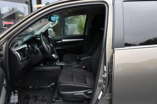 Toyota HI-LUX 2.8 D-4D DUBBEL CABIN EXECUTIVE A/T 2 ZITS 4WD VAN