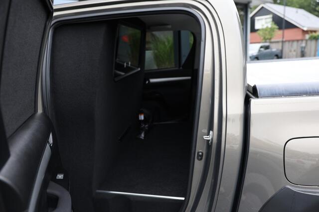 Toyota HI-LUX 2.8 D-4D DUBBEL CABIN EXECUTIVE A/T 2 ZITS 4WD VAN