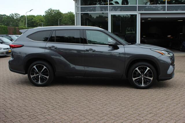 Toyota HIGHLANDER 2.5 AWD Hybrid Premium / Trekhaak / Panoramadak / 360Camera / Head-up / Leder / Keyless / 20'' / Navigatie / Stoelventilatie+Verwarming / Stuurverwarming / Dodehoek / DAB / ACC