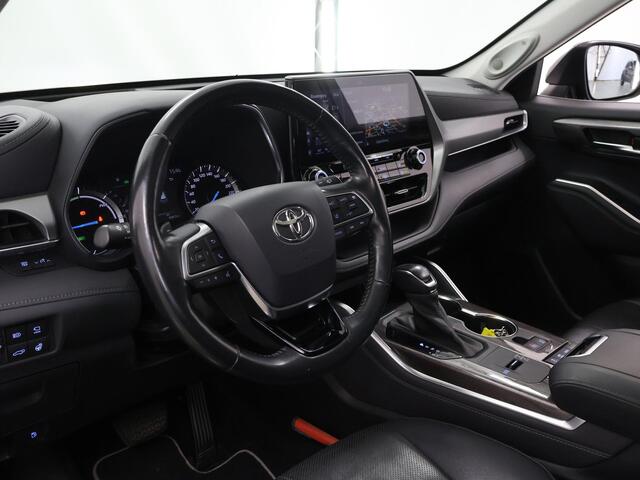 Toyota HIGHLANDER 2.5 AWD Hybrid Premium | 7-Zitplaatsen | 2000kg trekkracht | LED | Panoramadak | Trekhaak | Navigatie | Ele. verstelbare stoelen + geheugen | Stoelverwarming voor + achter | Stoelkoeling | 360 Camera | Adaptieve Cruise Control |