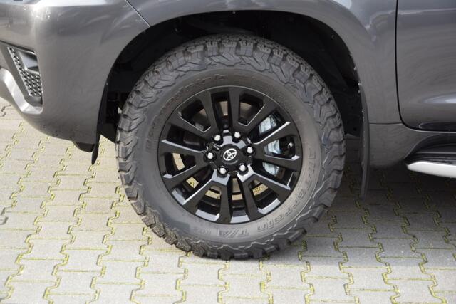 Toyota LAND CRUISER 150 2.8 D-4D 5DRS BLACK LINE A/T VAN