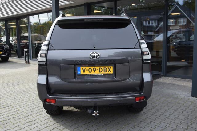 Toyota LAND CRUISER 150 2.8 D-4D 5DRS BLACK LINE A/T VAN