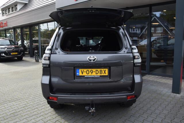 Toyota LAND CRUISER 150 2.8 D-4D 5DRS BLACK LINE A/T VAN