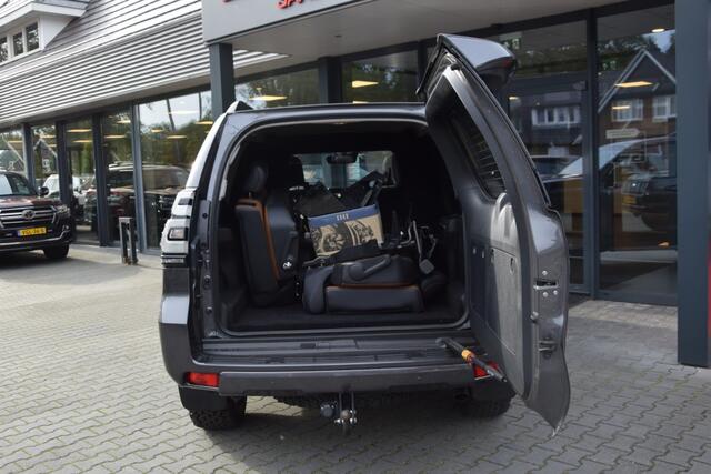 Toyota LAND CRUISER 150 2.8 D-4D 5DRS BLACK LINE A/T VAN